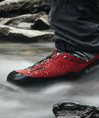 lowa walking shoes uk