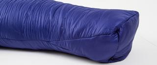 Sleeping bag with contoured footbox
