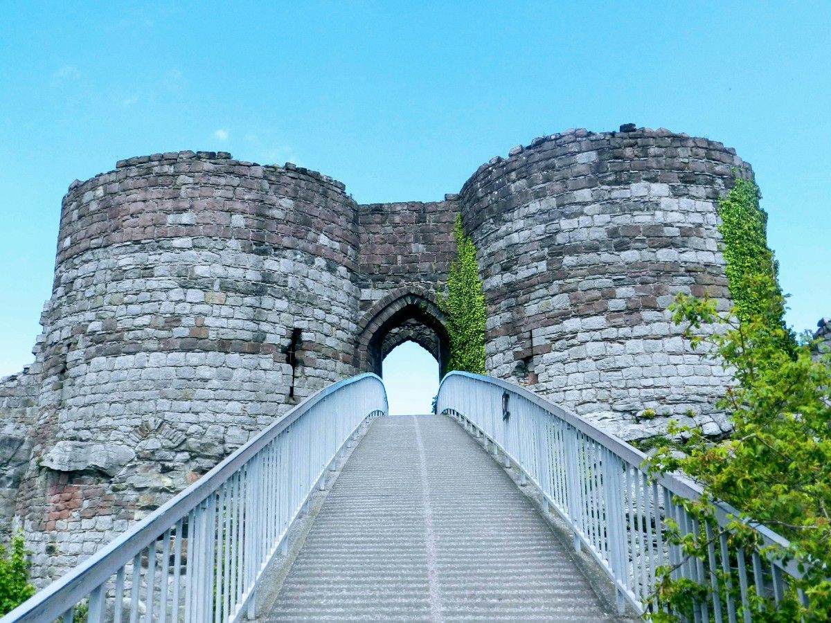 The entrance to Beeston Castle 