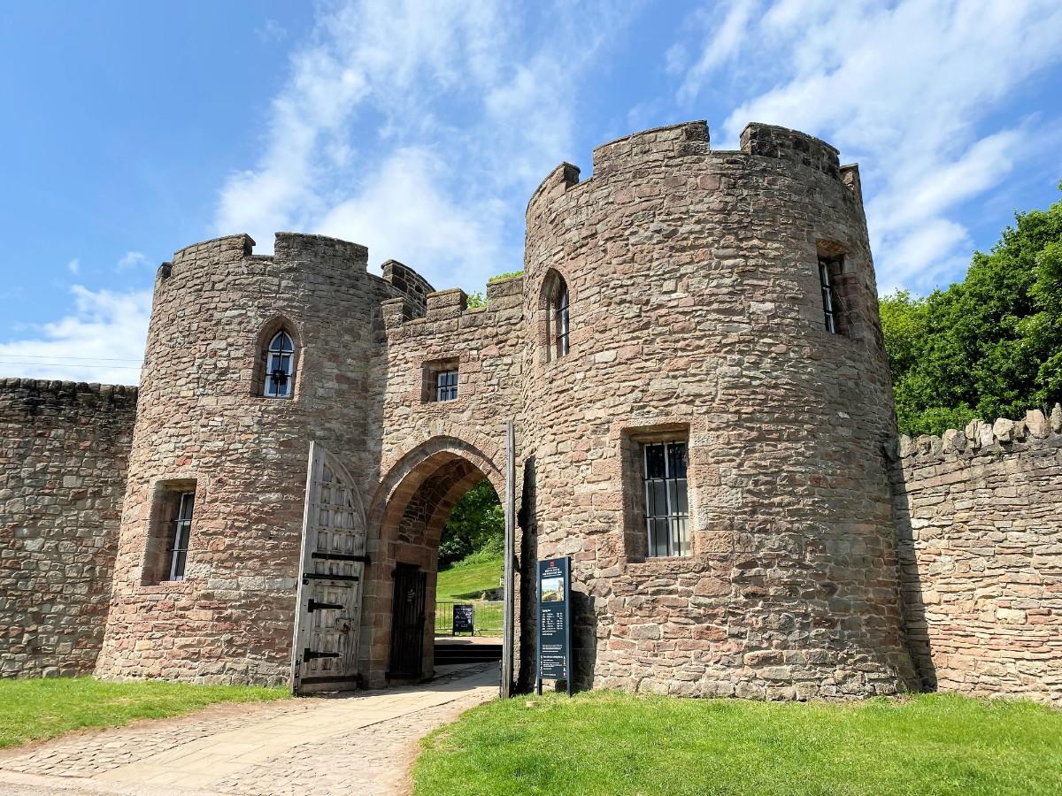 The gatehouse to Beeston Castle 