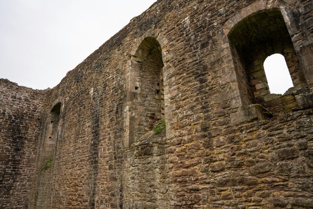 The castle walls of Doune Castle 