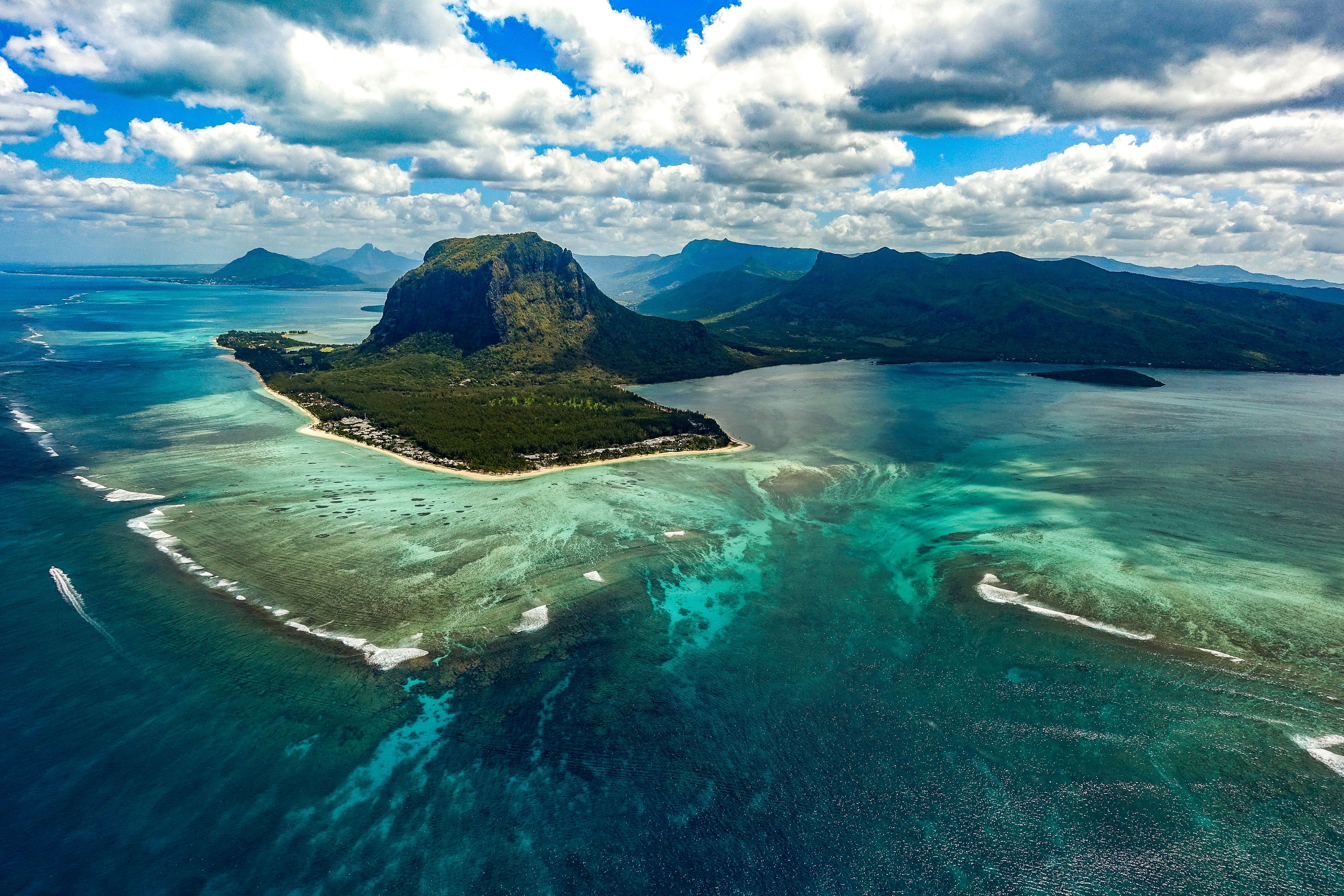 An image of the Mauritius Underwater Waterfall