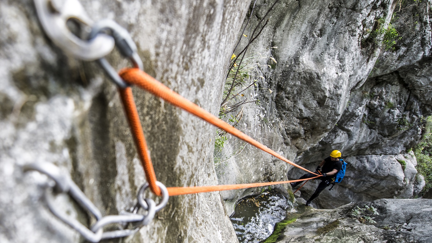 An image of a climbing rope 
